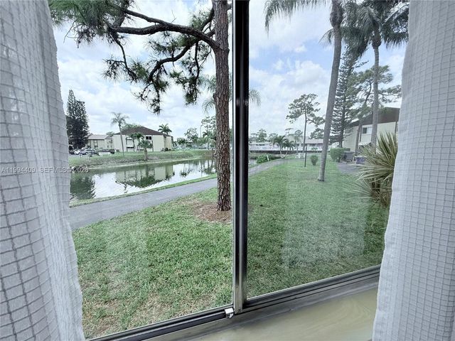 340 Pine Ridge Circle C-1, Greenacres, FL 33463