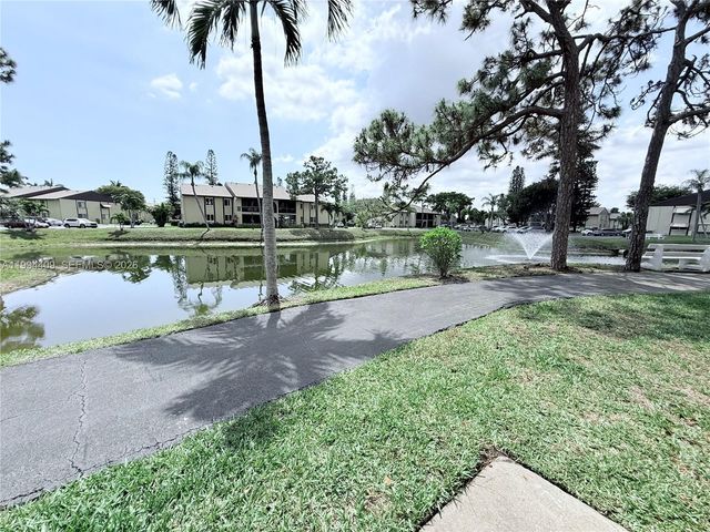 340 Pine Ridge Circle C-1, Greenacres, FL 33463