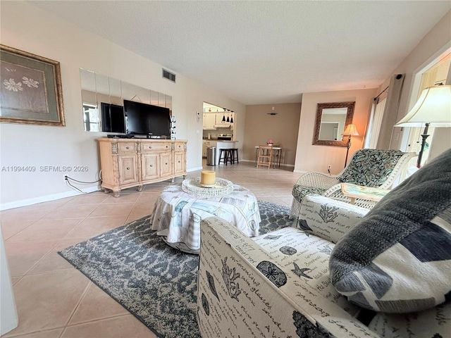340 Pine Ridge Circle C-1, Greenacres, FL 33463