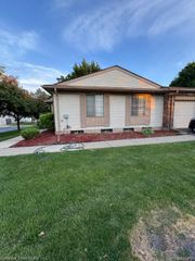 2994 Roundtree Drive, Troy, MI 48083