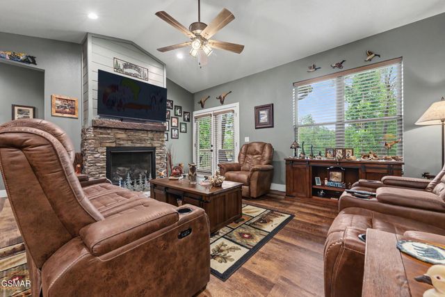 1016 Country Mountain Road, Cosby, TN 37722