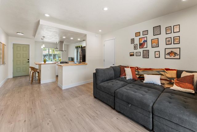 6737 Van Maren Ln, Citrus Heights, CA 95621
