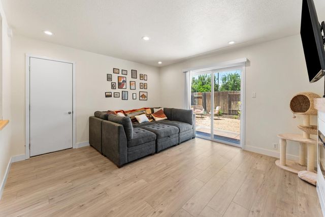 6737 Van Maren Ln, Citrus Heights, CA 95621