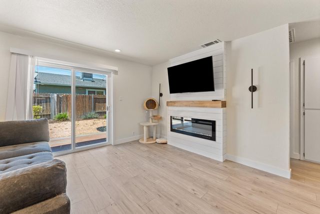 6737 Van Maren Ln, Citrus Heights, CA 95621