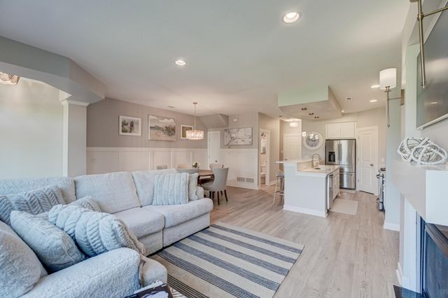 395 Valley Commons, Hudson, WI 54016