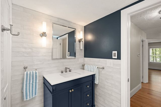27 Cross Street, Medfield, MA 02052