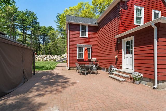 27 Cross Street, Medfield, MA 02052