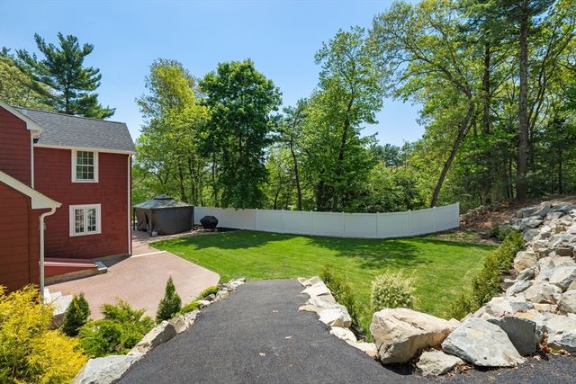 27 Cross Street, Medfield, MA 02052