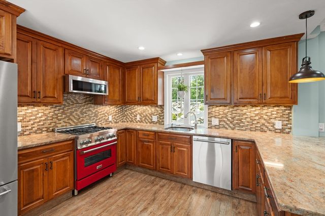 27 Cross Street, Medfield, MA 02052