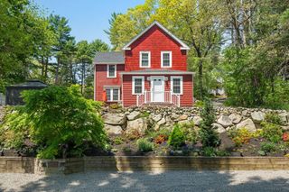 27 Cross Street, Medfield, MA 02052