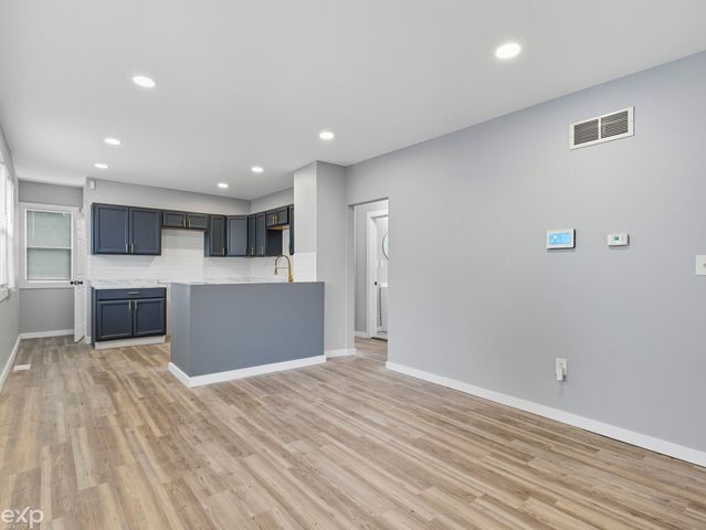 13320 Jane Avenue, Detroit, MI 48205