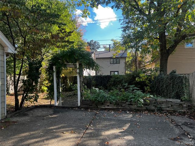 1072 Ridgedale Avenue, Birmingham, MI 48009