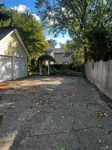 1072 Ridgedale Avenue, Birmingham, MI 48009