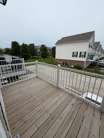 1602 Neubauer Circle 1203, Lindenhurst, IL 60046
