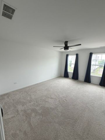1602 Neubauer Circle 1203, Lindenhurst, IL 60046