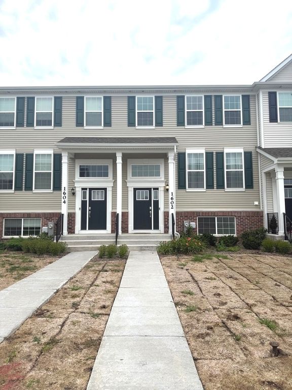 1602 Neubauer Circle 1203, Lindenhurst, IL 60046