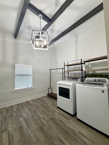142 James St, Larose, LA 70373