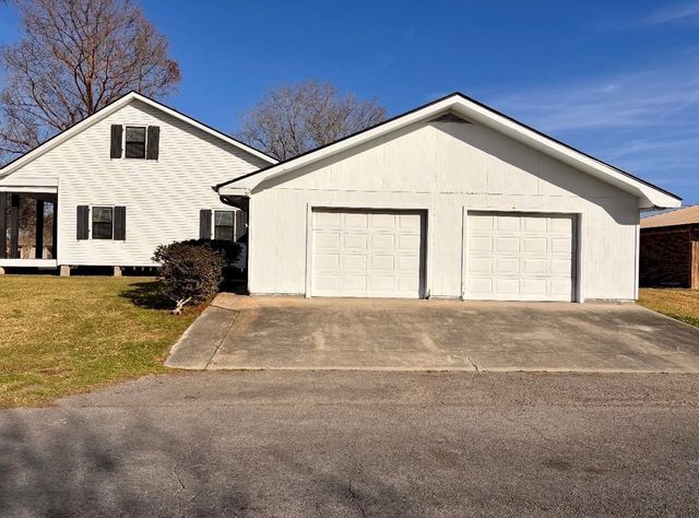142 James St, Larose, LA 70373