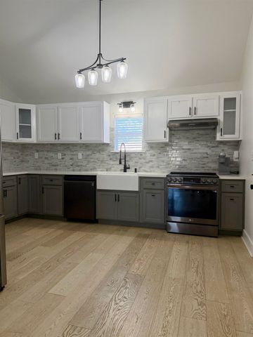 142 James St, Larose, LA 70373