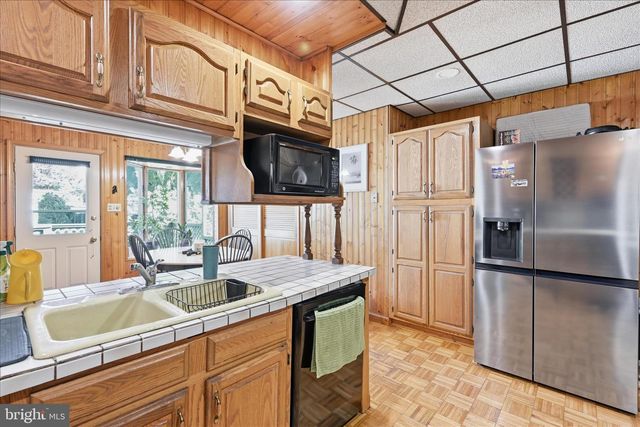 1758 W END AVE, Pottsville, PA 17901