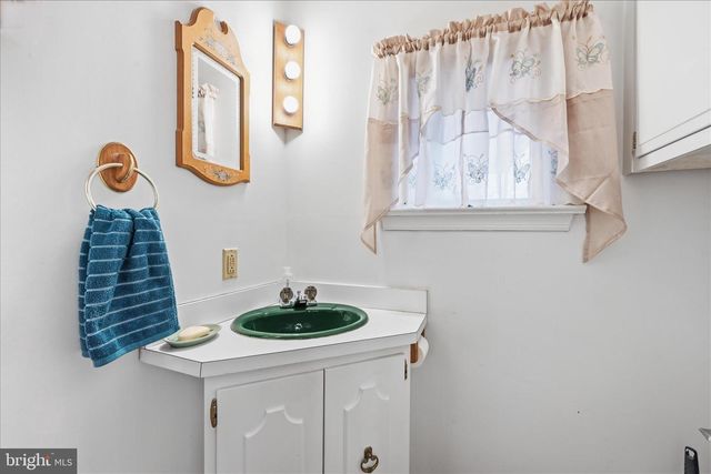 1758 W END AVE, Pottsville, PA 17901