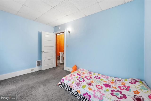 1758 W END AVE, Pottsville, PA 17901