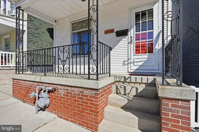 1758 W END AVE, Pottsville, PA 17901