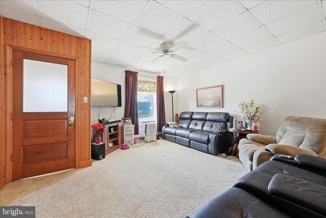 1758 W END AVE, Pottsville, PA 17901