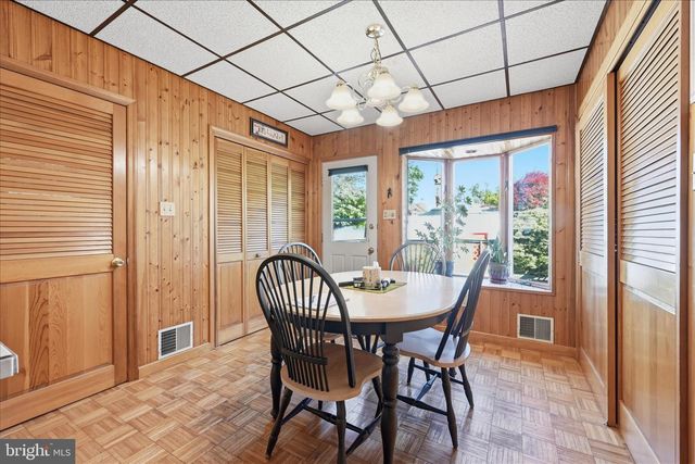 1758 W END AVE, Pottsville, PA 17901