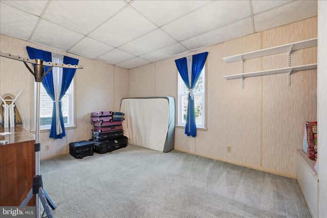 1758 W END AVE, Pottsville, PA 17901