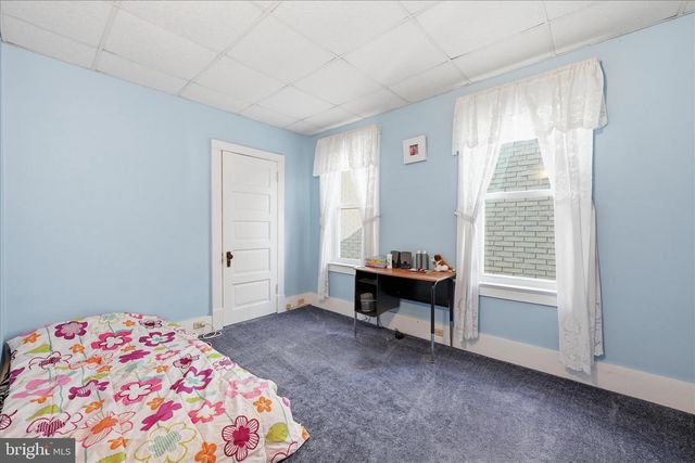 1758 W END AVE, Pottsville, PA 17901