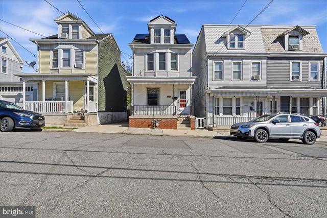1758 W END AVE, Pottsville, PA 17901