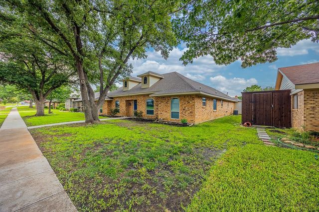 1302 N Trail Drive, Carrollton, TX 75006