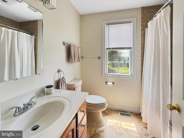 71 COACHMAN DR, Bordentown, NJ 08505