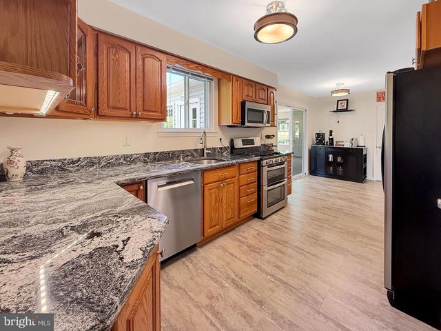 71 COACHMAN DR, Bordentown, NJ 08505