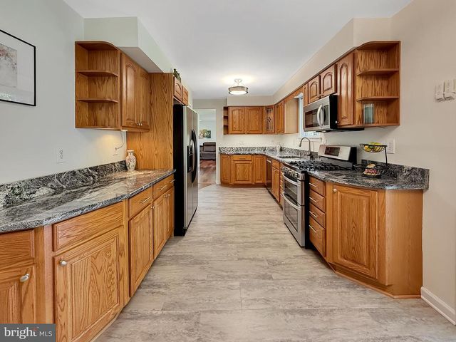 71 COACHMAN DR, Bordentown, NJ 08505