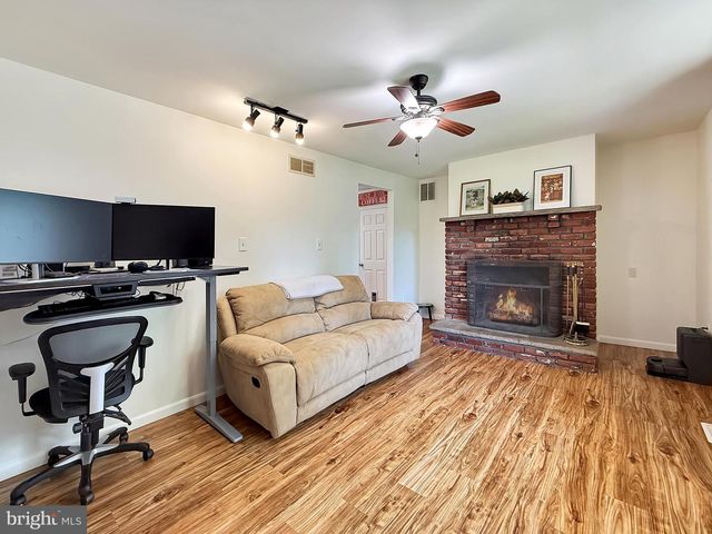 71 COACHMAN DR, Bordentown, NJ 08505
