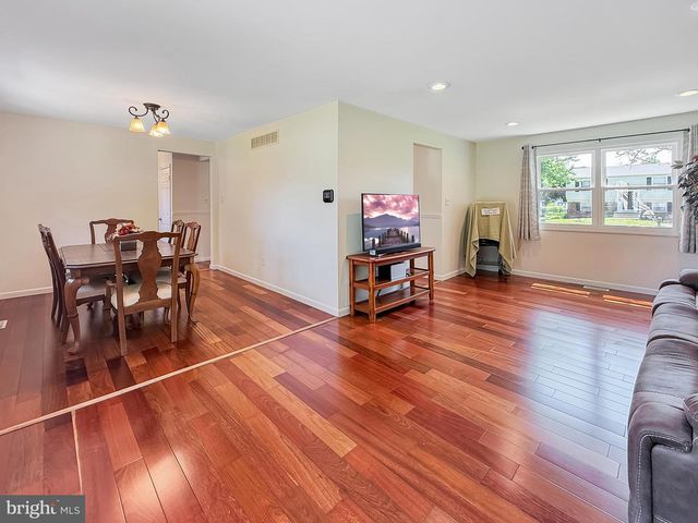 71 COACHMAN DR, Bordentown, NJ 08505