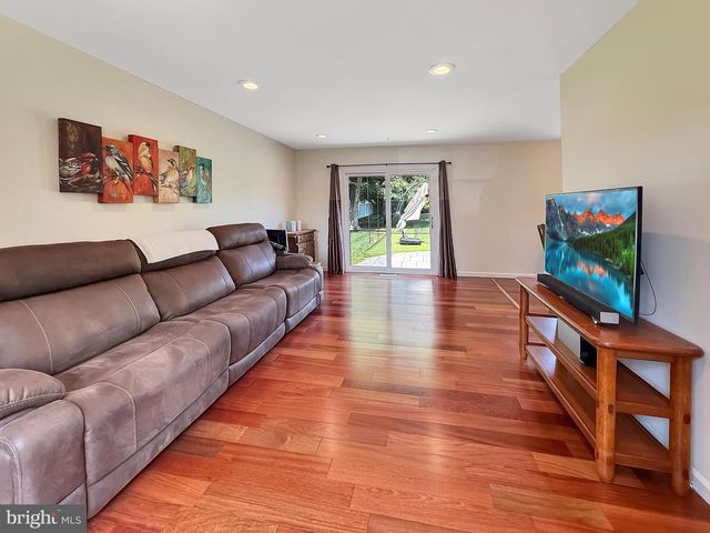 71 COACHMAN DR, Bordentown, NJ 08505