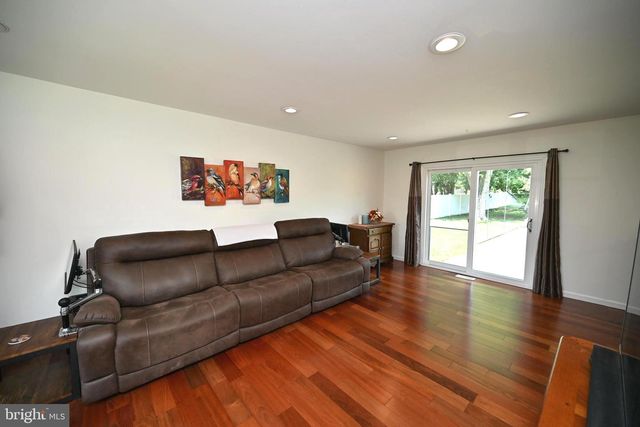 71 COACHMAN DR, Bordentown, NJ 08505