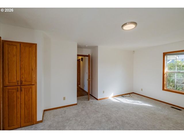 1566 Ne LAURELWOOD Cir, Canby, OR 97013