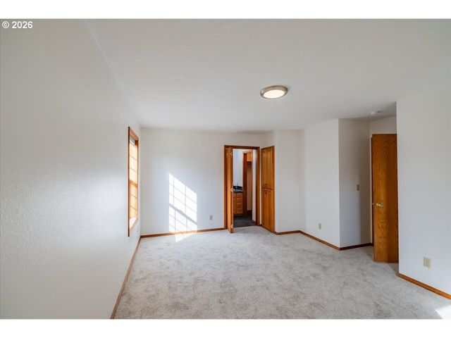 1566 Ne LAURELWOOD Cir, Canby, OR 97013