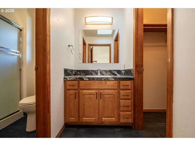 1566 Ne LAURELWOOD Cir, Canby, OR 97013