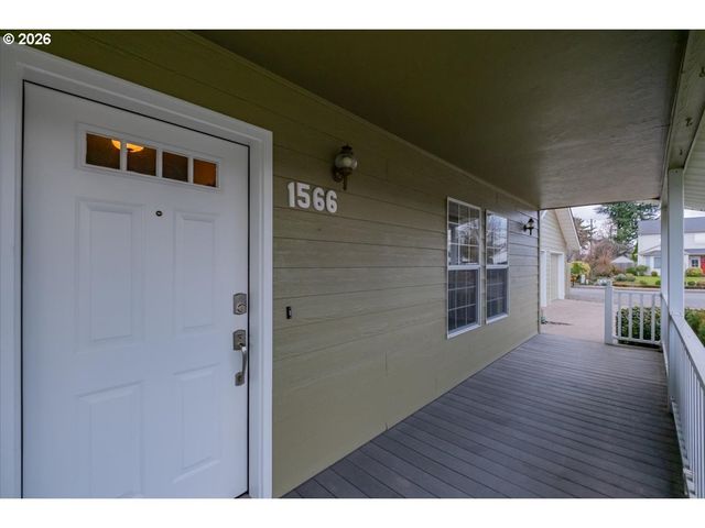 1566 Ne LAURELWOOD Cir, Canby, OR 97013