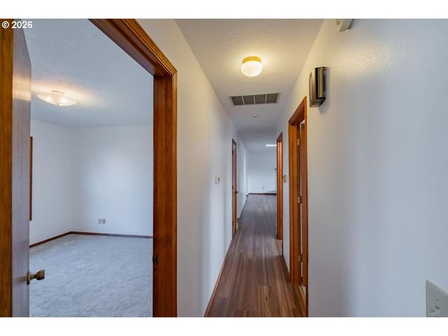 1566 Ne LAURELWOOD Cir, Canby, OR 97013