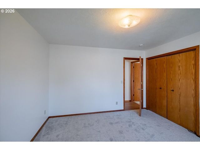 1566 Ne LAURELWOOD Cir, Canby, OR 97013