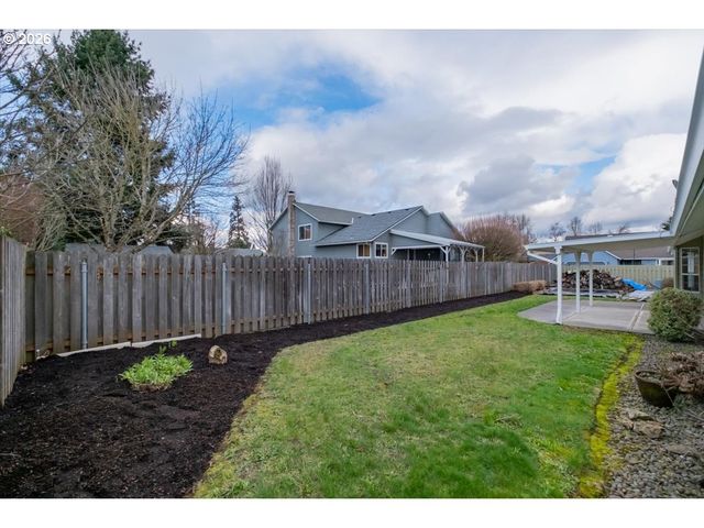 1566 Ne LAURELWOOD Cir, Canby, OR 97013