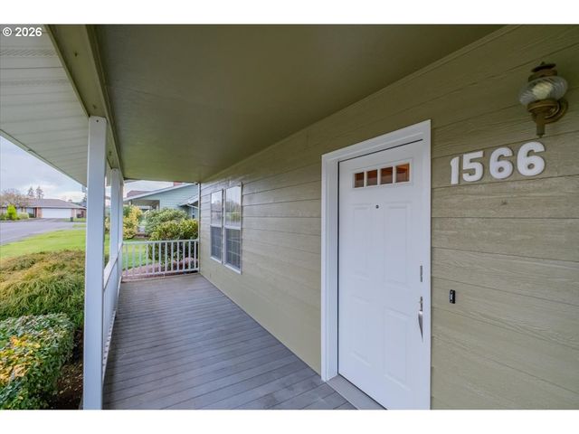 1566 Ne LAURELWOOD Cir, Canby, OR 97013