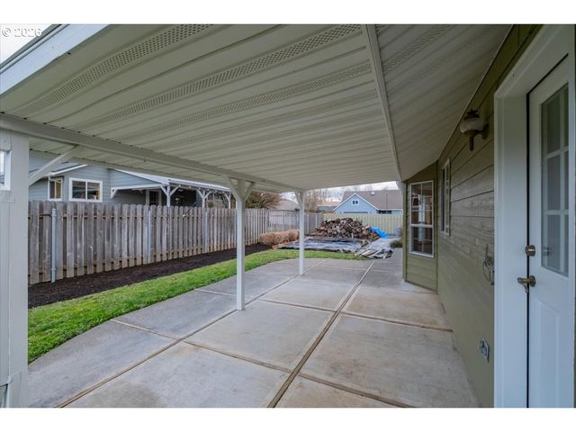 1566 Ne LAURELWOOD Cir, Canby, OR 97013