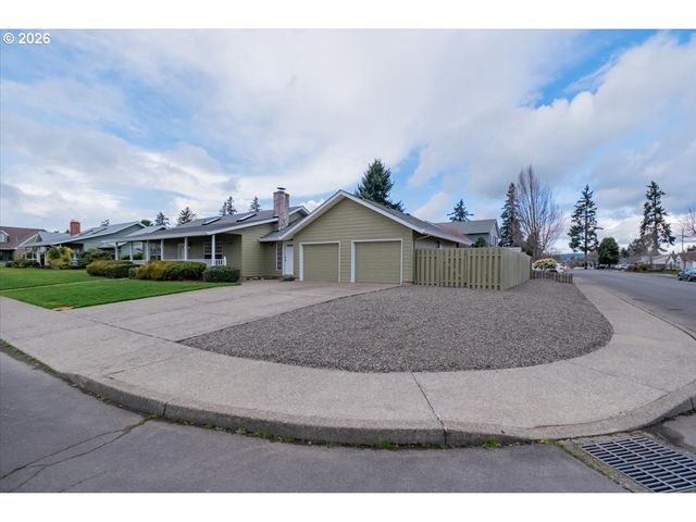 1566 Ne LAURELWOOD Cir, Canby, OR 97013